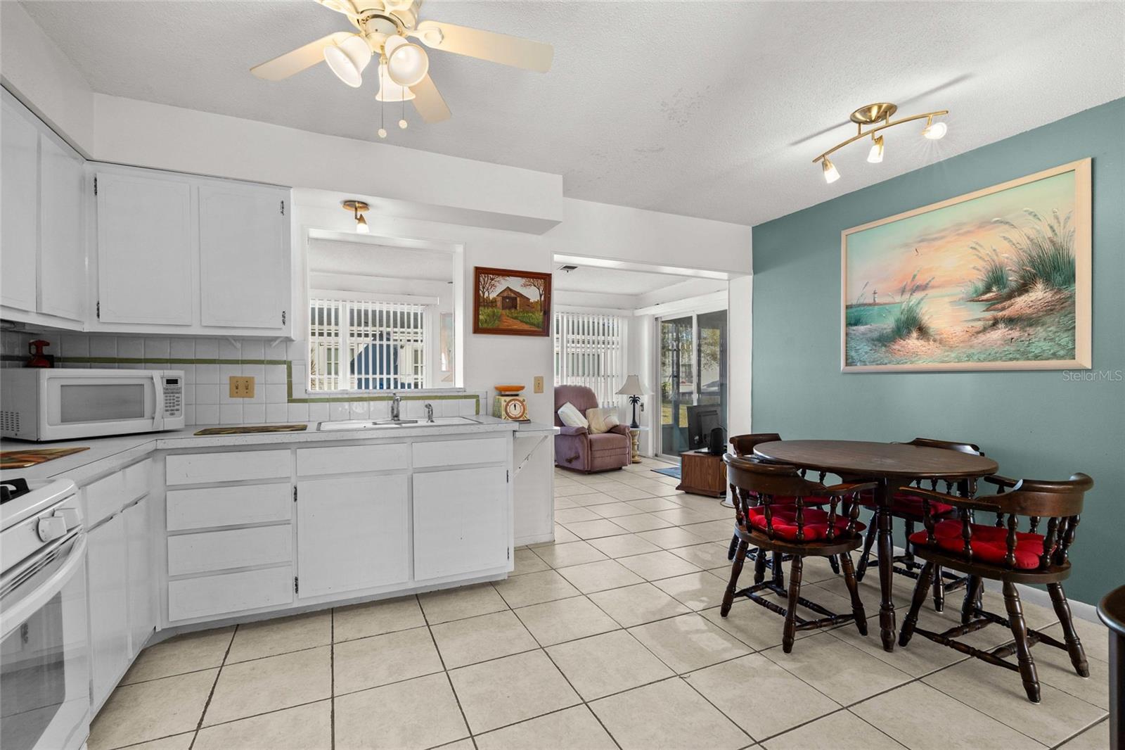 Image 18 of 36 For 10009 Tulip Street N