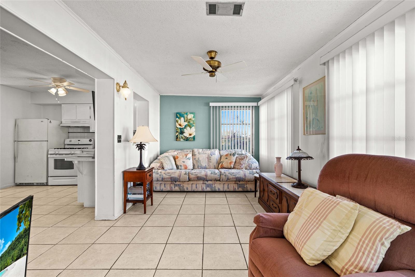 Image 19 of 36 For 10009 Tulip Street N