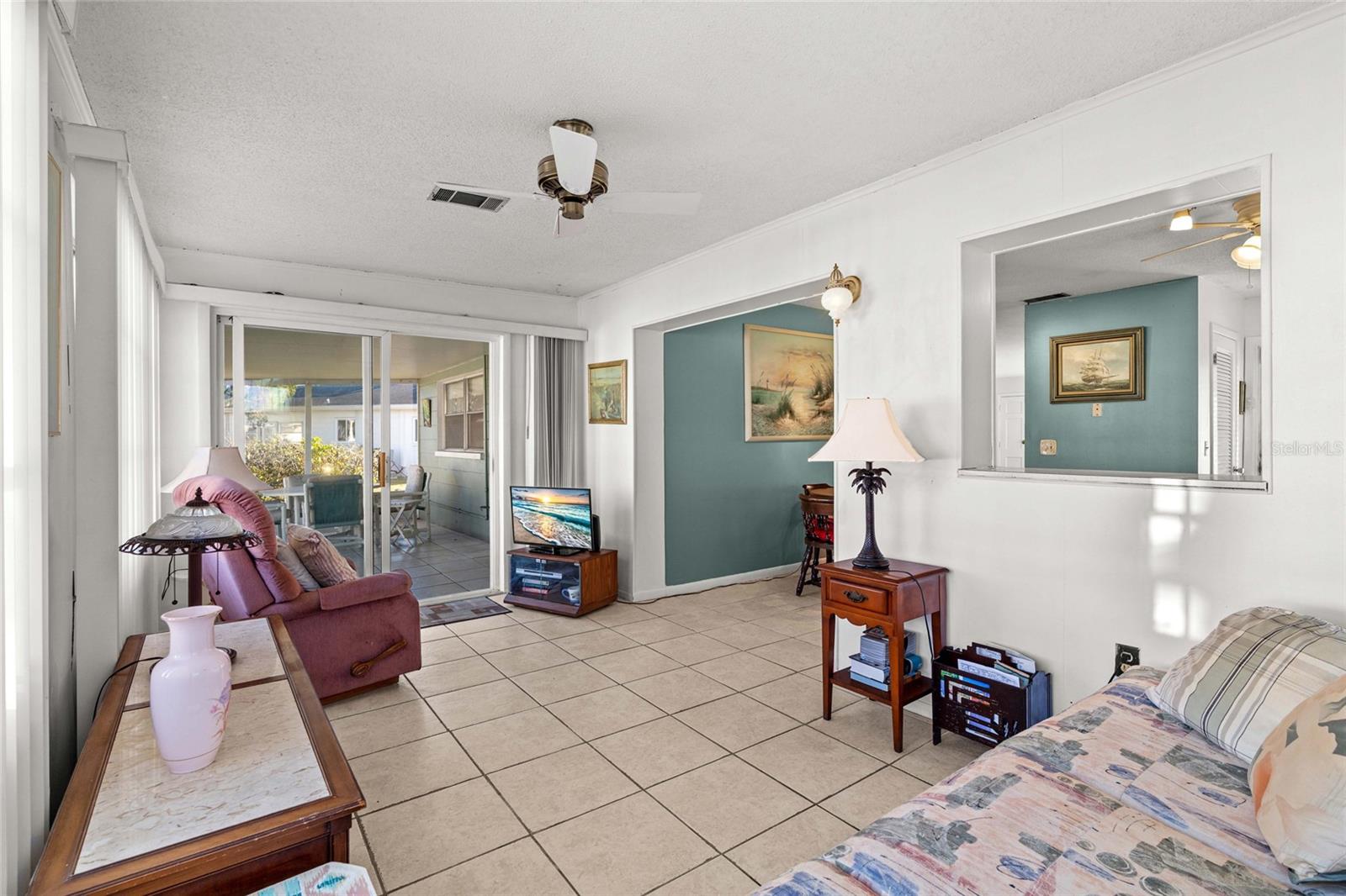 Image 21 of 36 For 10009 Tulip Street N