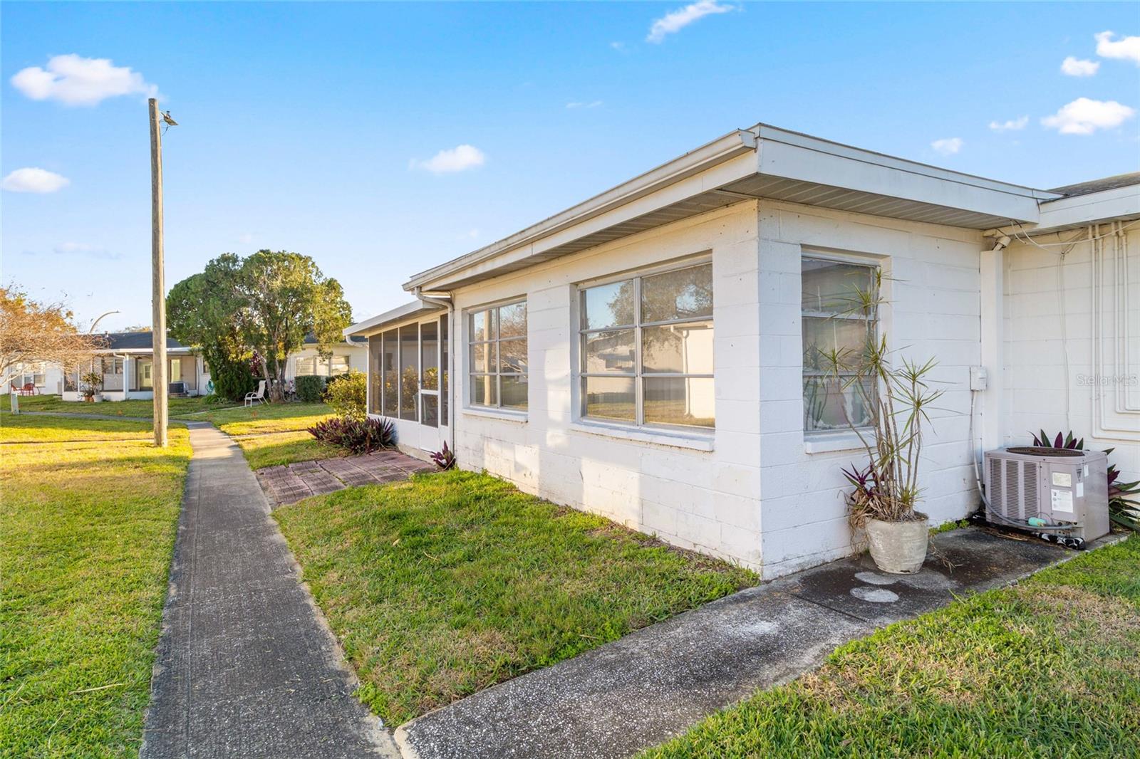 Image 26 of 36 For 10009 Tulip Street N