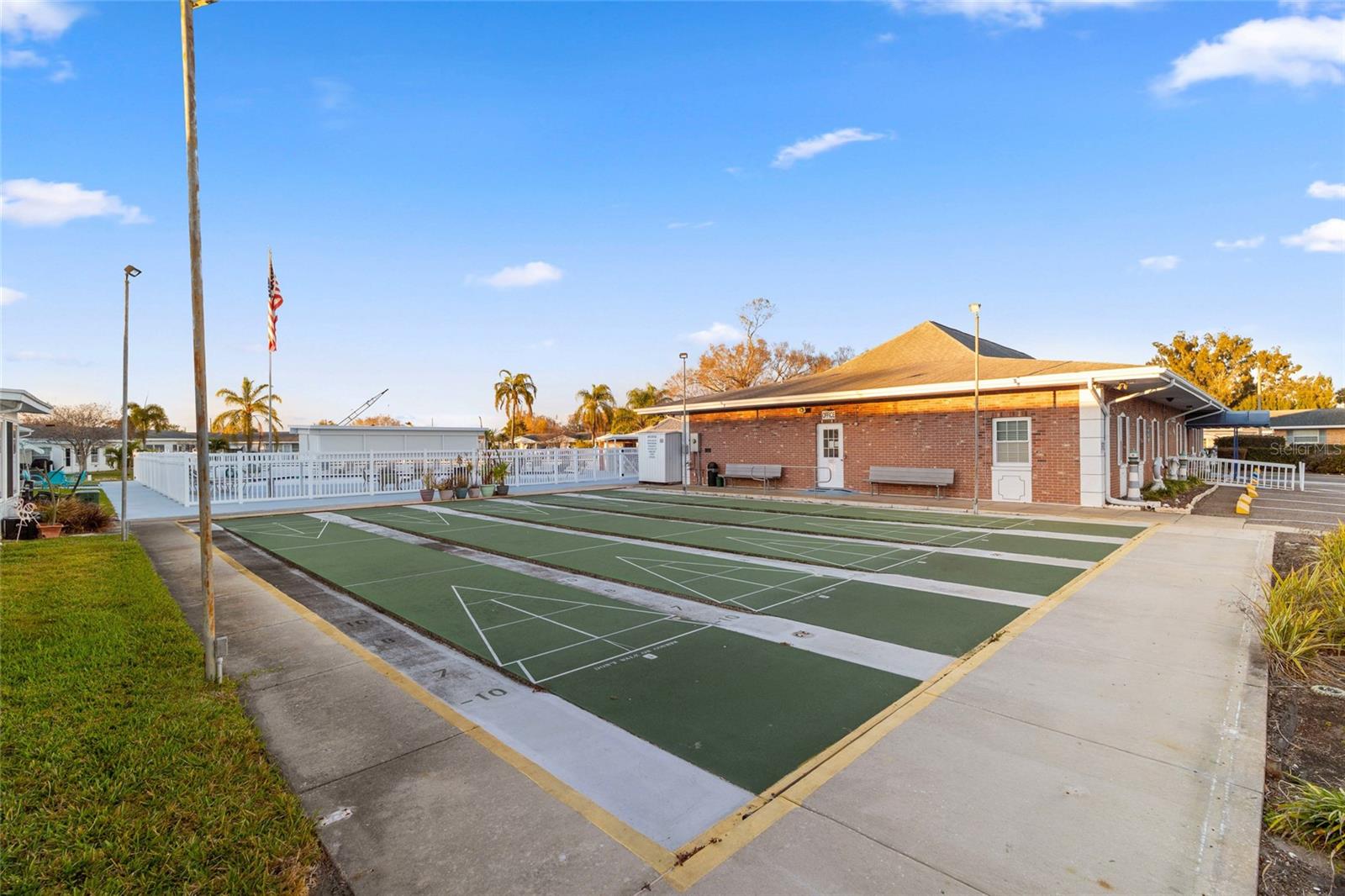 Image 32 of 36 For 10009 Tulip Street N