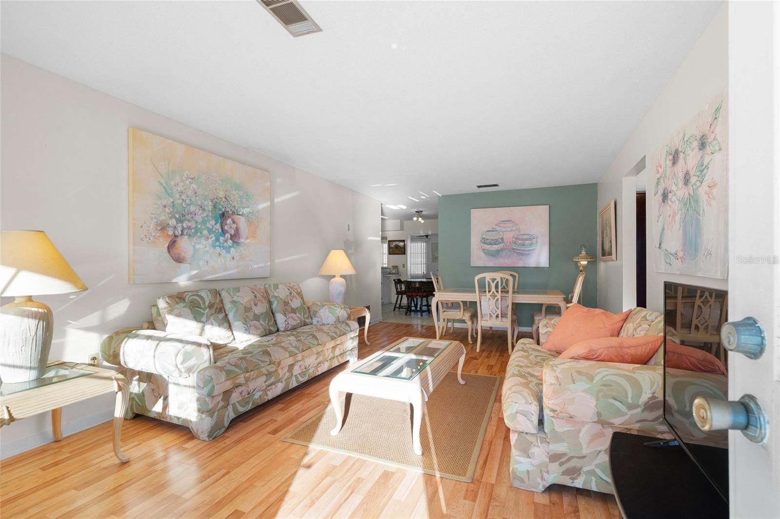 Image 4 of 36 For 10009 Tulip Street N