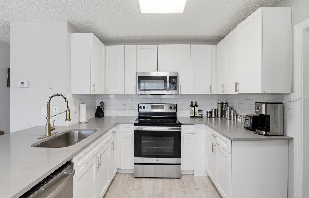 Image 10 of 31 For 4424 Varn Avenue