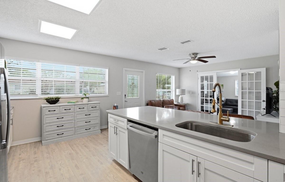 Image 11 of 31 For 4424 Varn Avenue