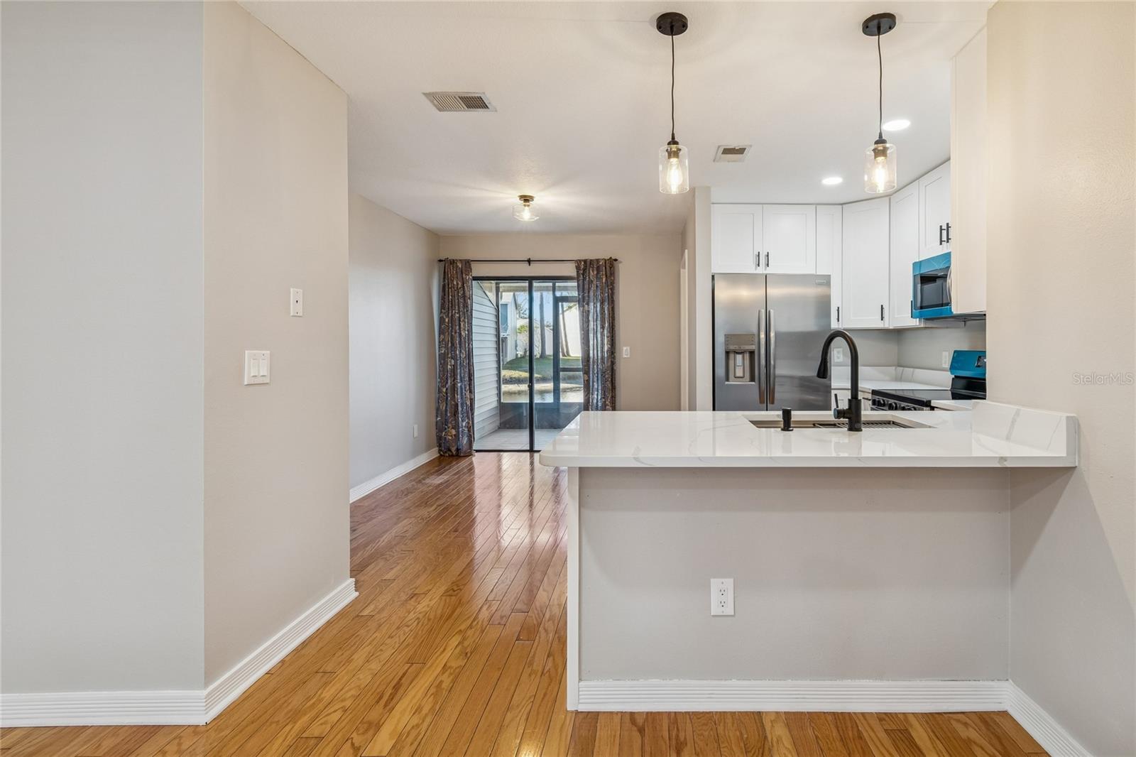 Listing photo id 13 for 12568 Castle Hill Drive