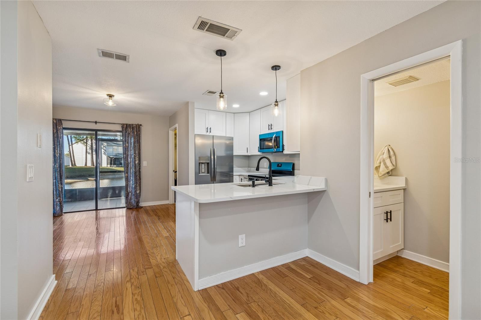 Listing photo id 14 for 12568 Castle Hill Drive