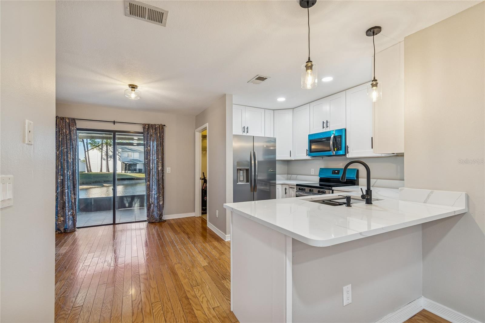 Listing photo id 15 for 12568 Castle Hill Drive