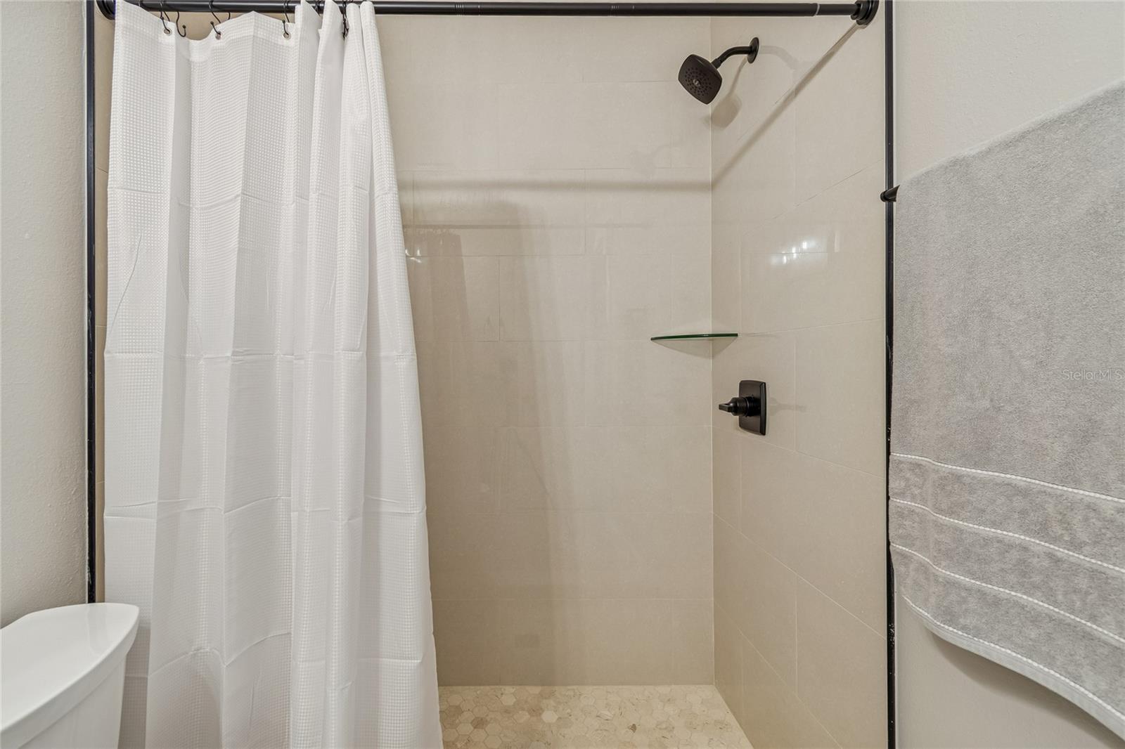 Listing photo id 32 for 12568 Castle Hill Drive