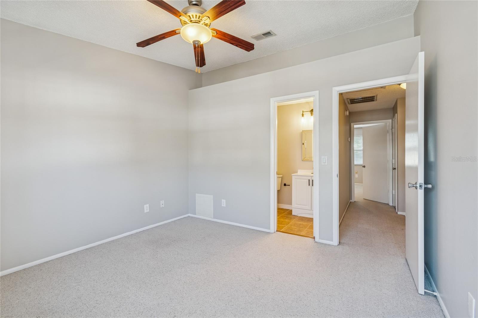 Listing photo id 36 for 12568 Castle Hill Drive