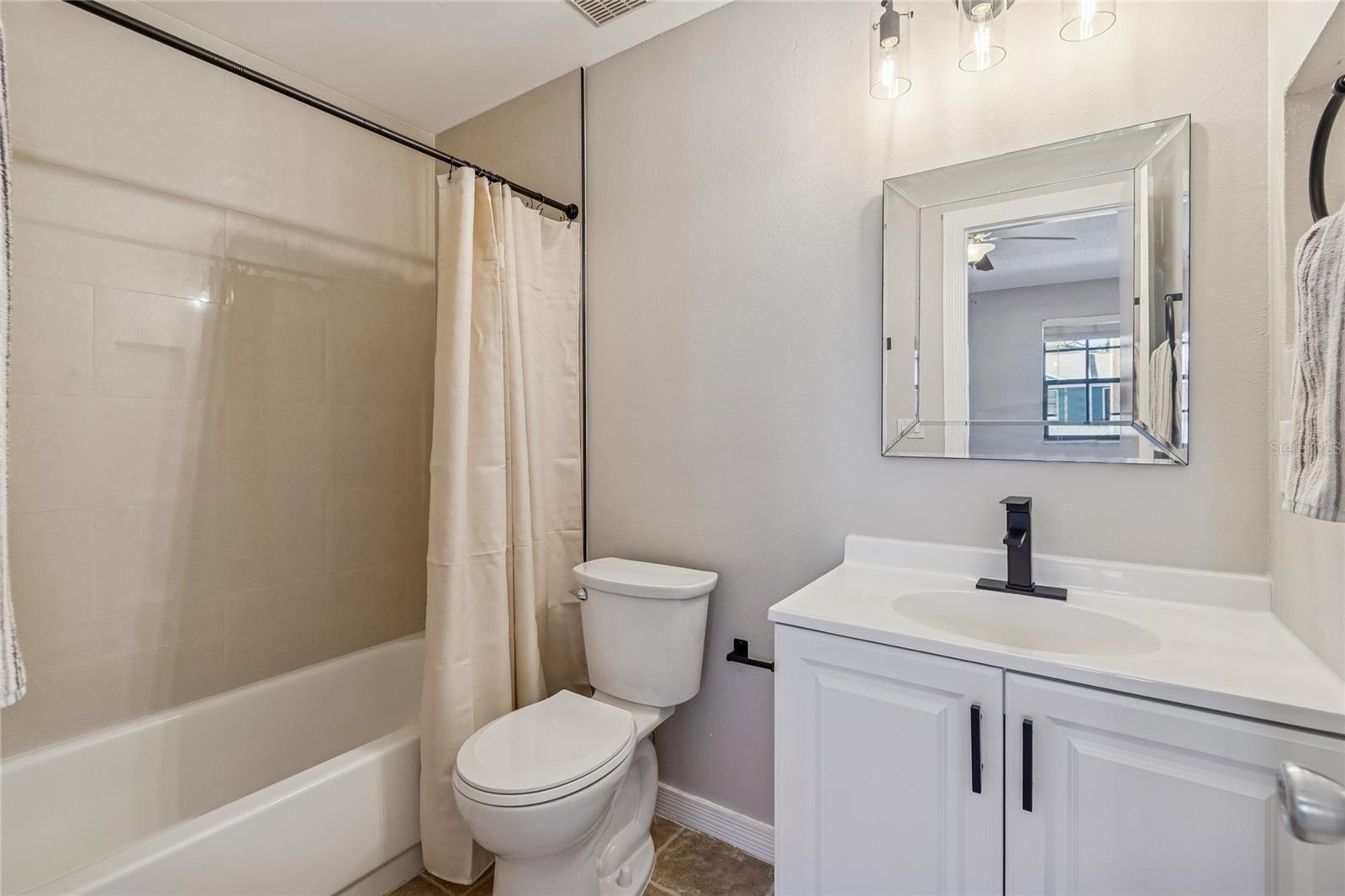 Listing photo id 40 for 12568 Castle Hill Drive