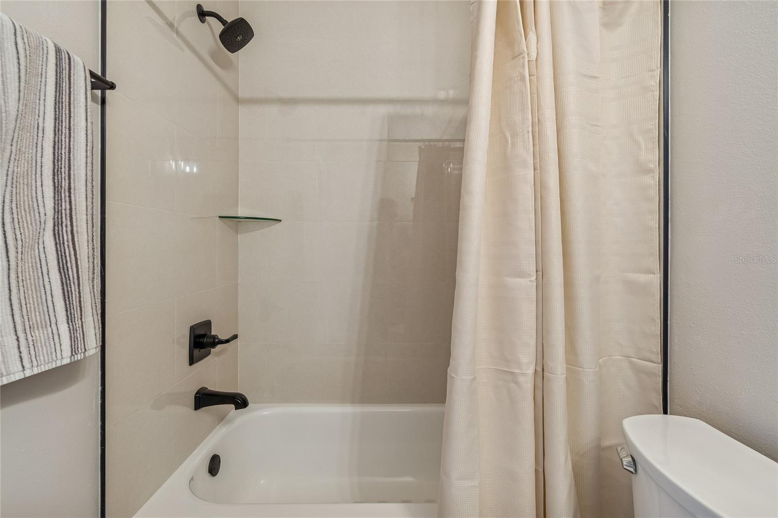 Listing photo id 41 for 12568 Castle Hill Drive