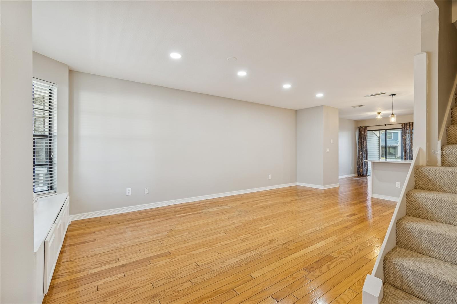 Listing photo id 3 for 12568 Castle Hill Drive