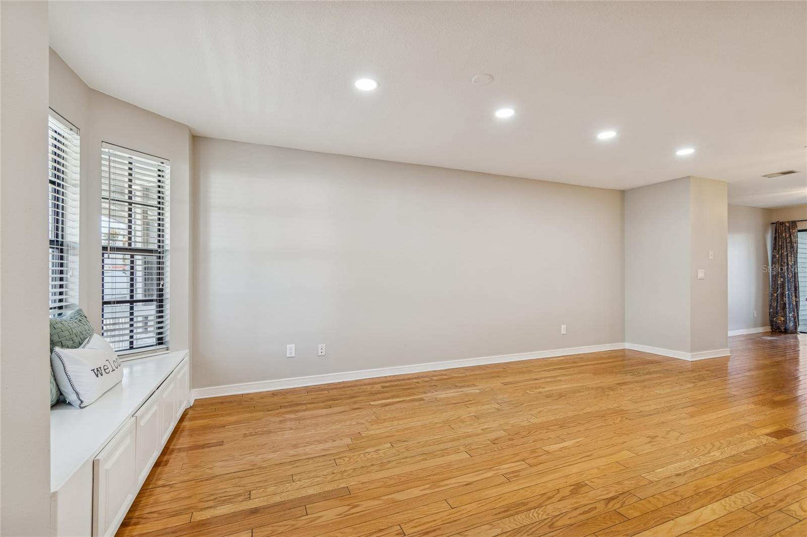 Listing photo id 4 for 12568 Castle Hill Drive