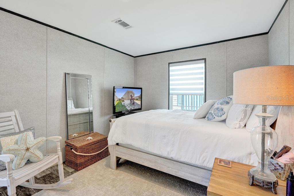 Image 3 of 36 For 315 Cardinal Ne #l15