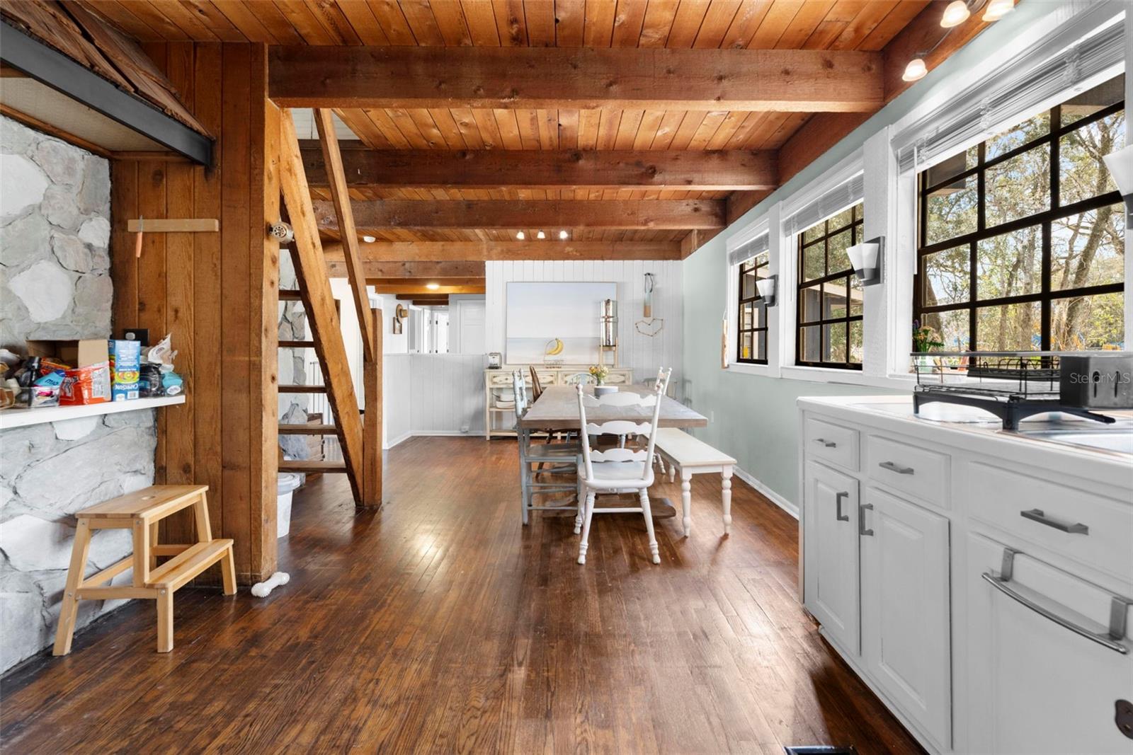 Listing photo id 14 for 14352 Ponce De Leon Boulevard