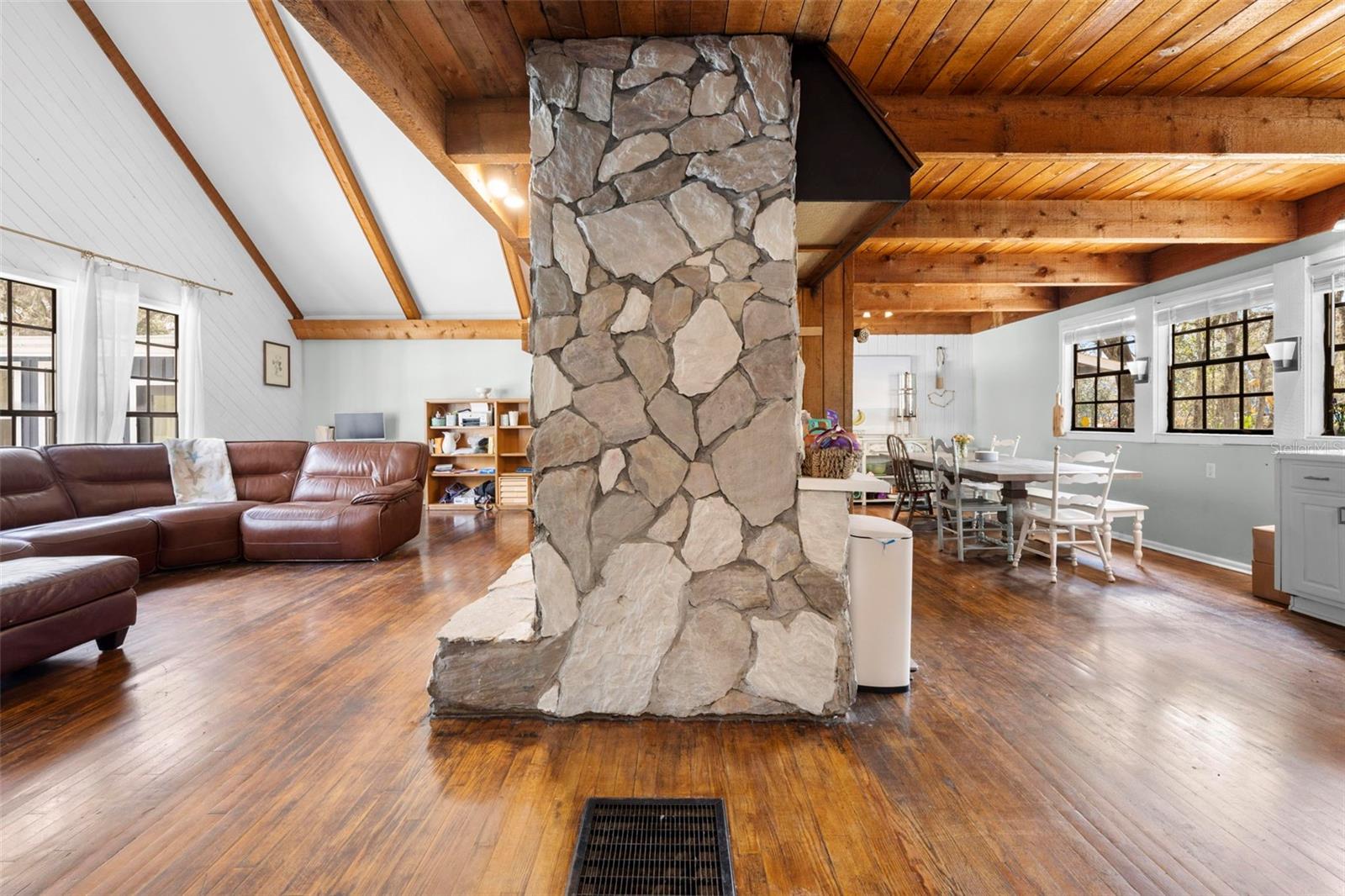 Listing photo id 0 for 14352 Ponce De Leon Boulevard