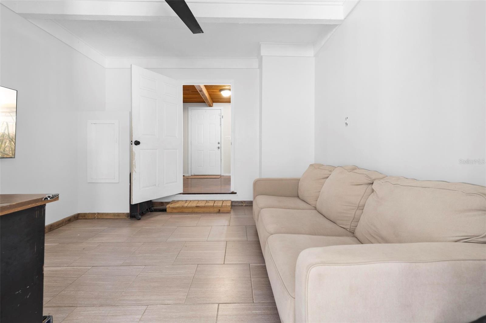 Listing photo id 24 for 14352 Ponce De Leon Boulevard