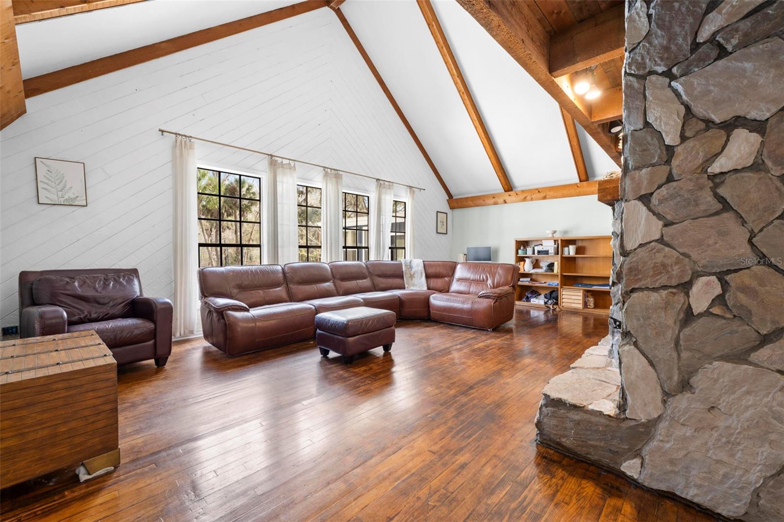 Listing photo id 1 for 14352 Ponce De Leon Boulevard