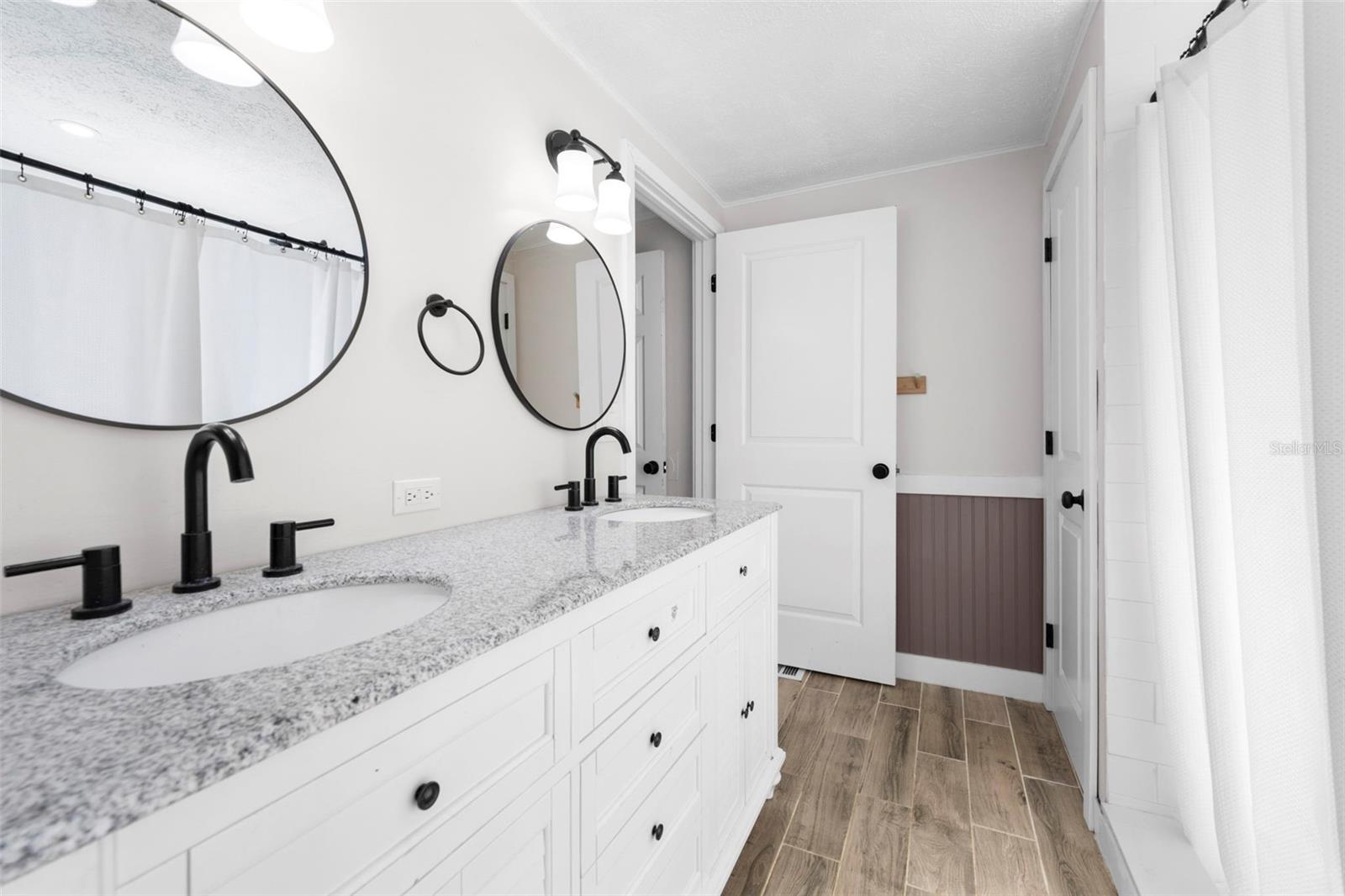 Listing photo id 30 for 14352 Ponce De Leon Boulevard