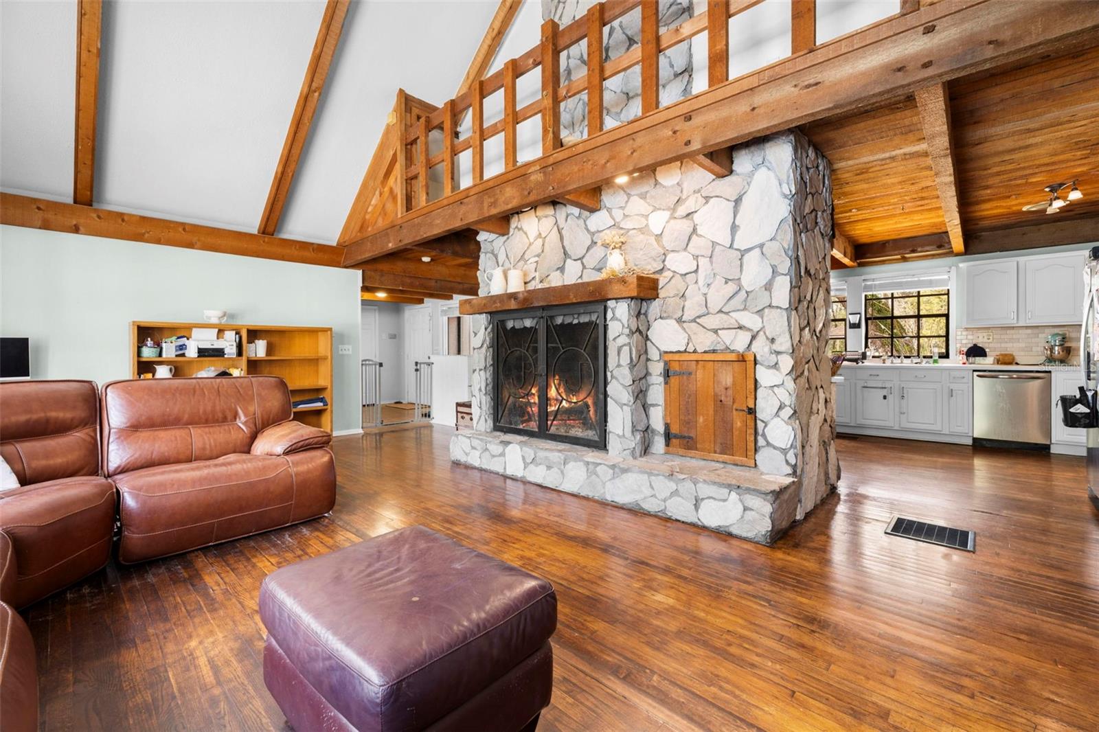 Listing photo id 3 for 14352 Ponce De Leon Boulevard