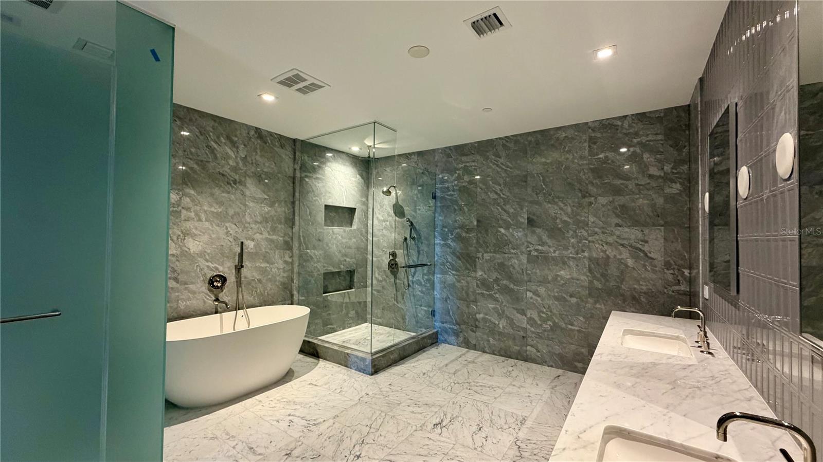 Image 5 of 9 For 3015 Ysabella Avenue 2003