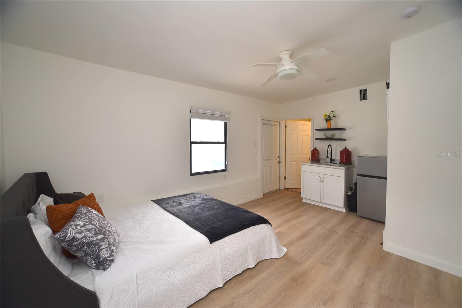 Image 19 of 47 For 8042 36th Avenue N