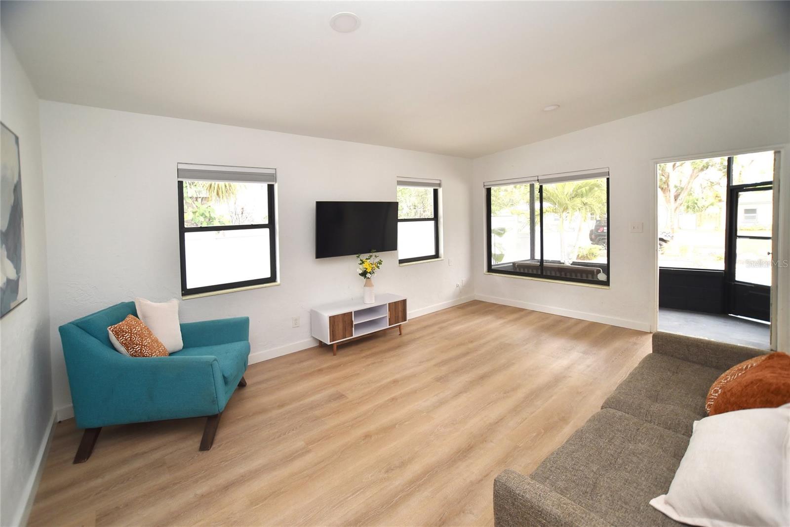 Image 8 of 47 For 8042 36th Avenue N