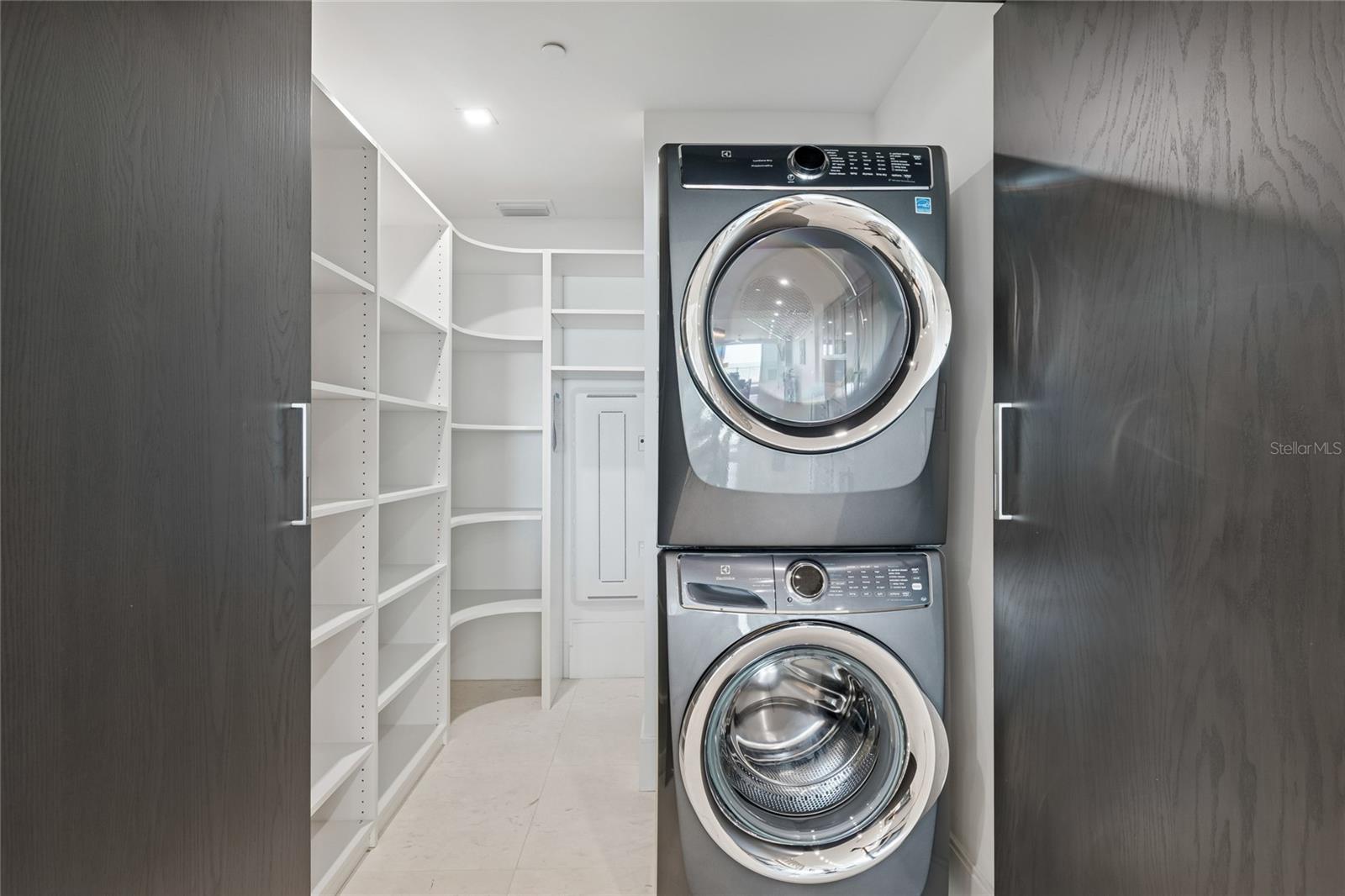 Listing photo id 8 for 19600 Gulf Boulevard 402