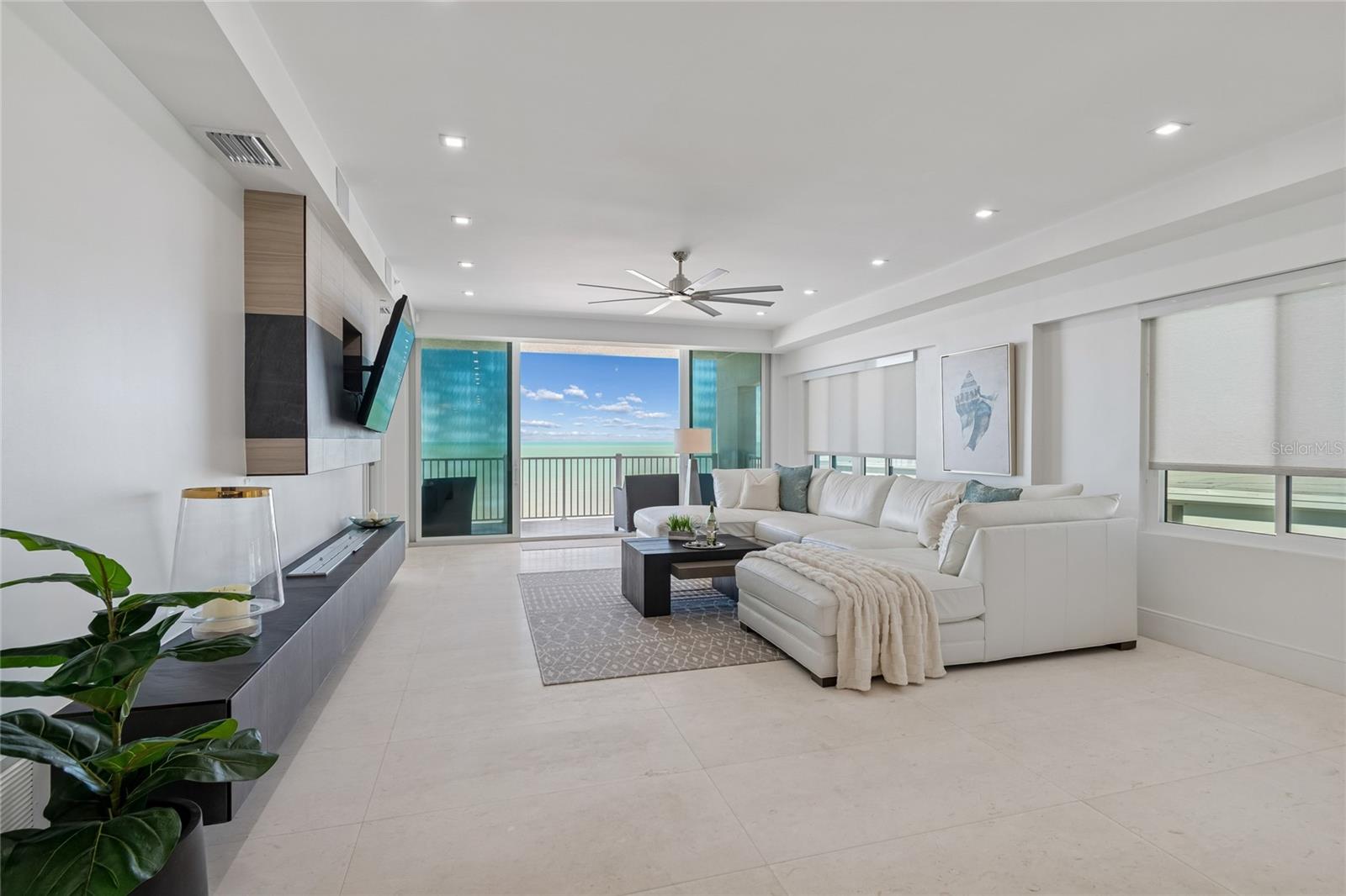 Listing photo id 10 for 19600 Gulf Boulevard 402