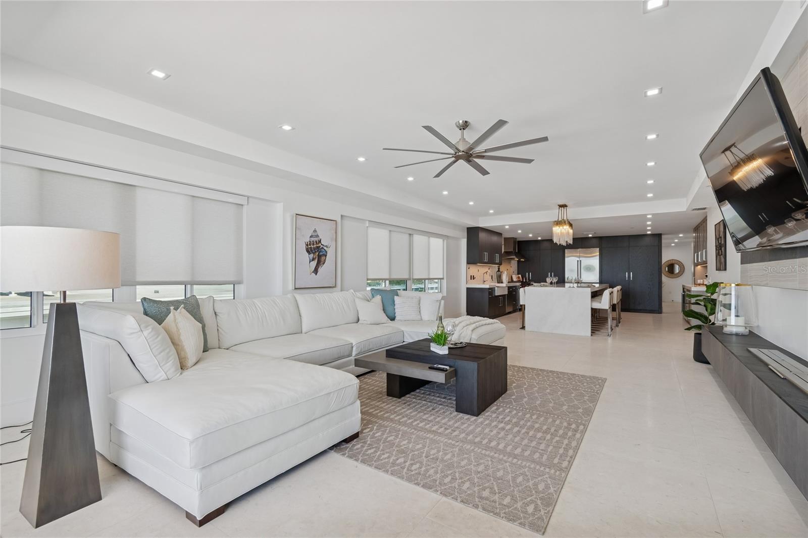 Listing photo id 11 for 19600 Gulf Boulevard 402