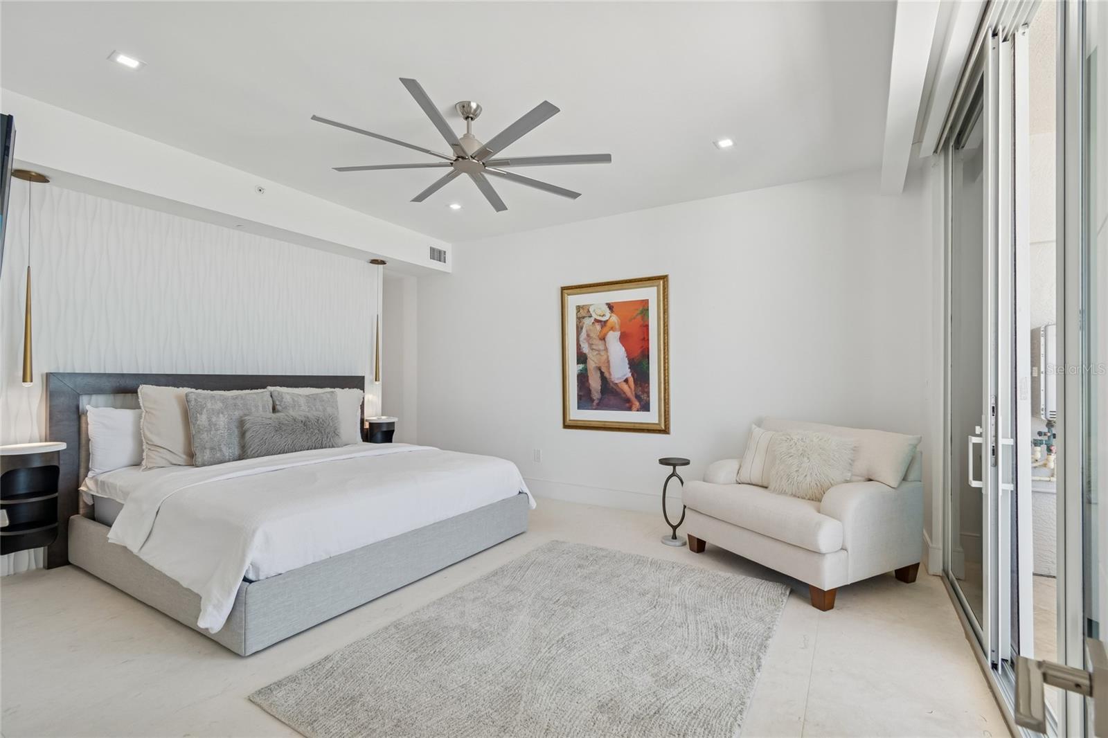 Listing photo id 16 for 19600 Gulf Boulevard 402