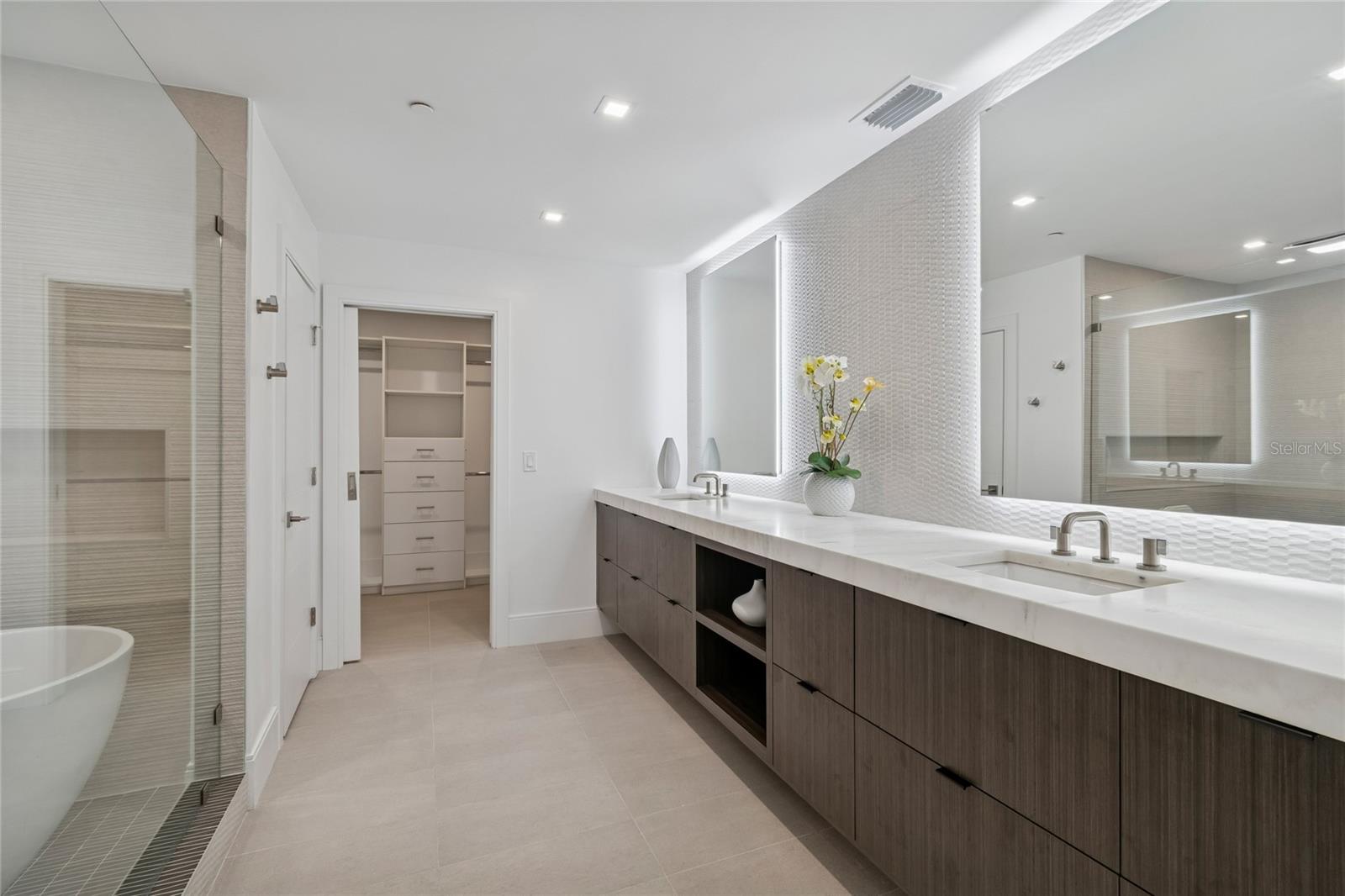 Listing photo id 18 for 19600 Gulf Boulevard 402