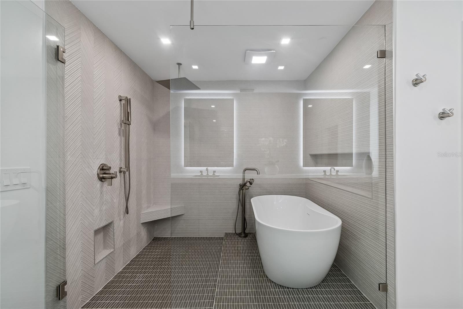 Listing photo id 19 for 19600 Gulf Boulevard 402