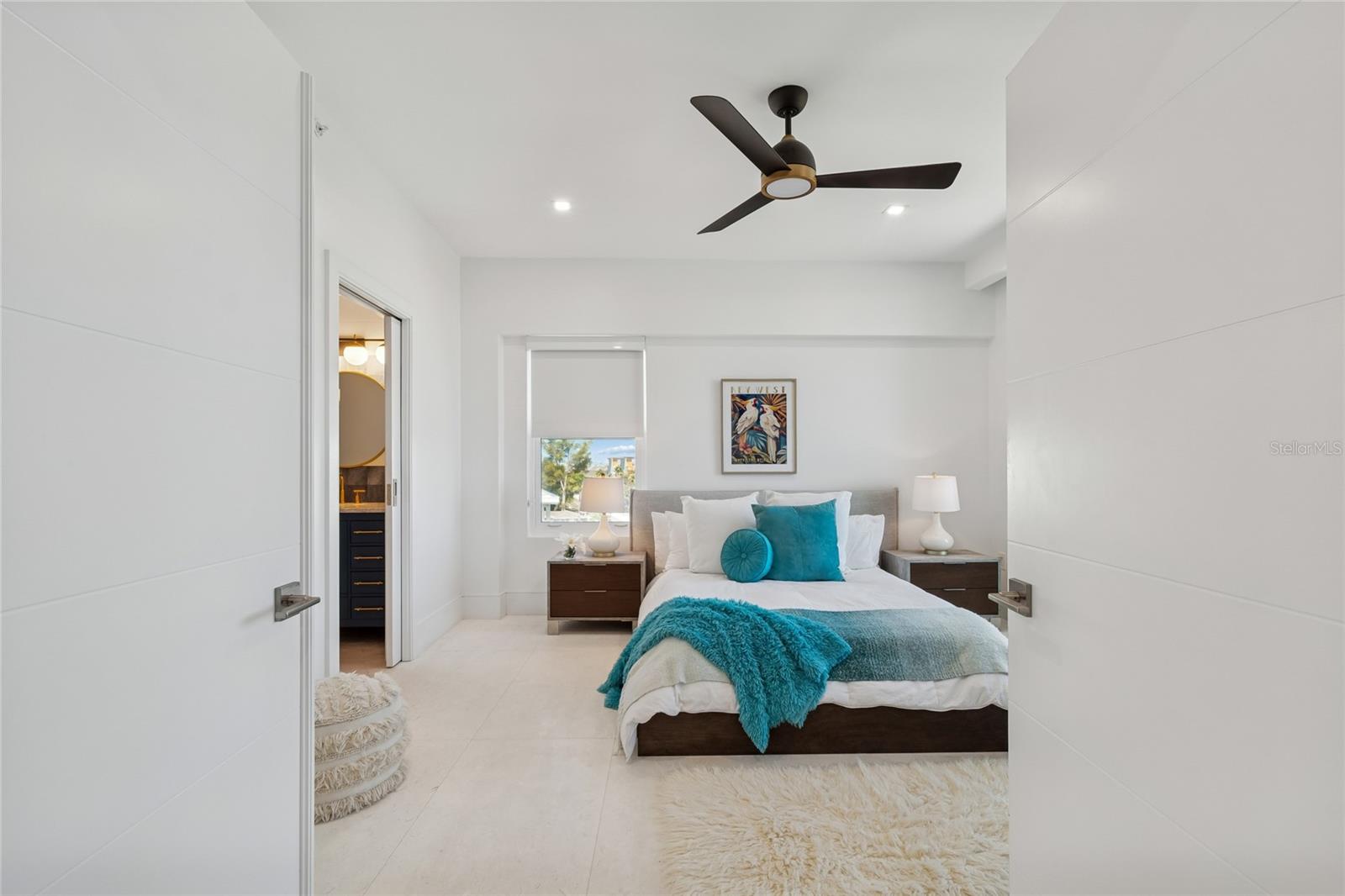 Listing photo id 22 for 19600 Gulf Boulevard 402