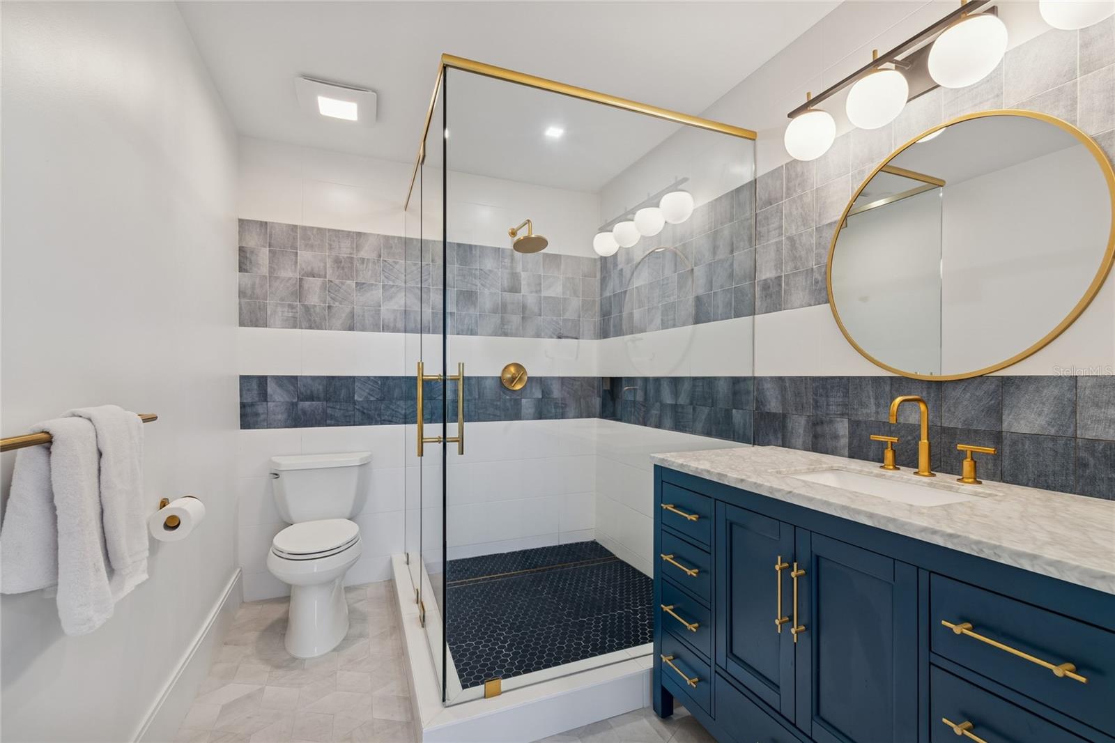 Listing photo id 26 for 19600 Gulf Boulevard 402