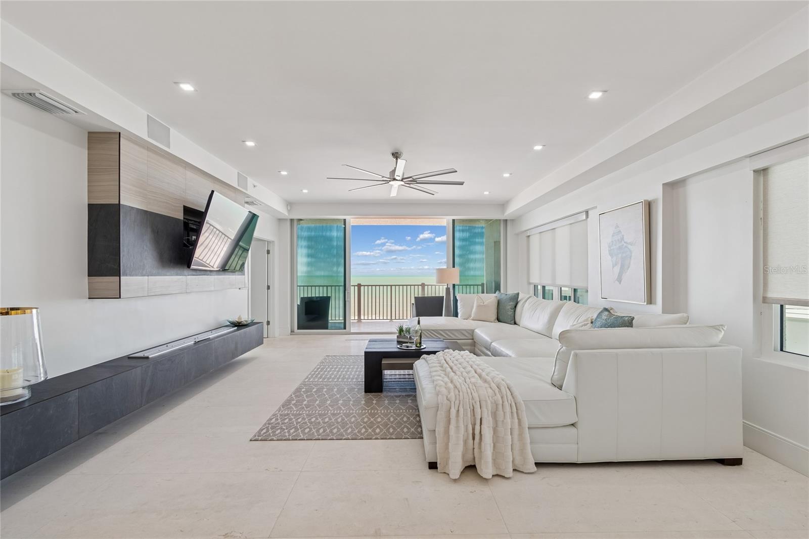 Listing photo id 1 for 19600 Gulf Boulevard 402