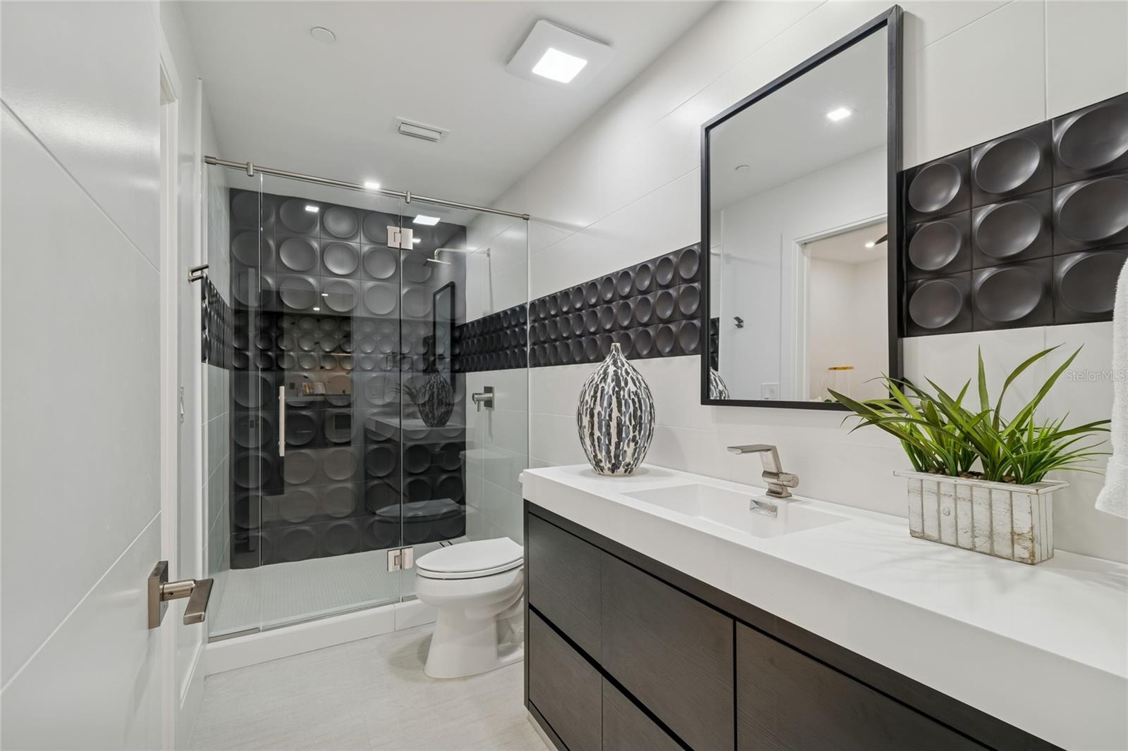 Listing photo id 28 for 19600 Gulf Boulevard 402