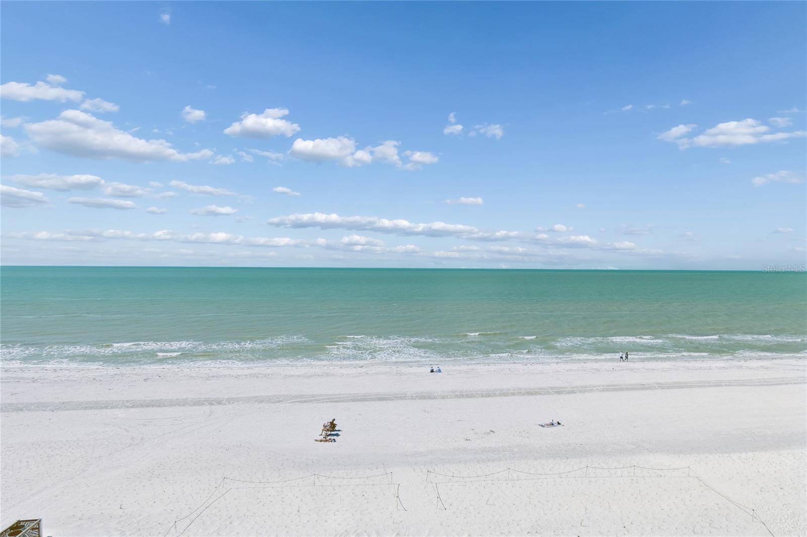 Listing photo id 30 for 19600 Gulf Boulevard 402