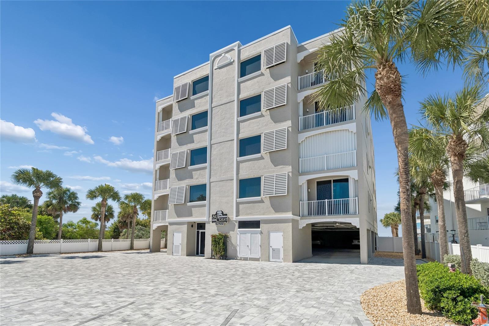 Listing photo id 31 for 19600 Gulf Boulevard 402