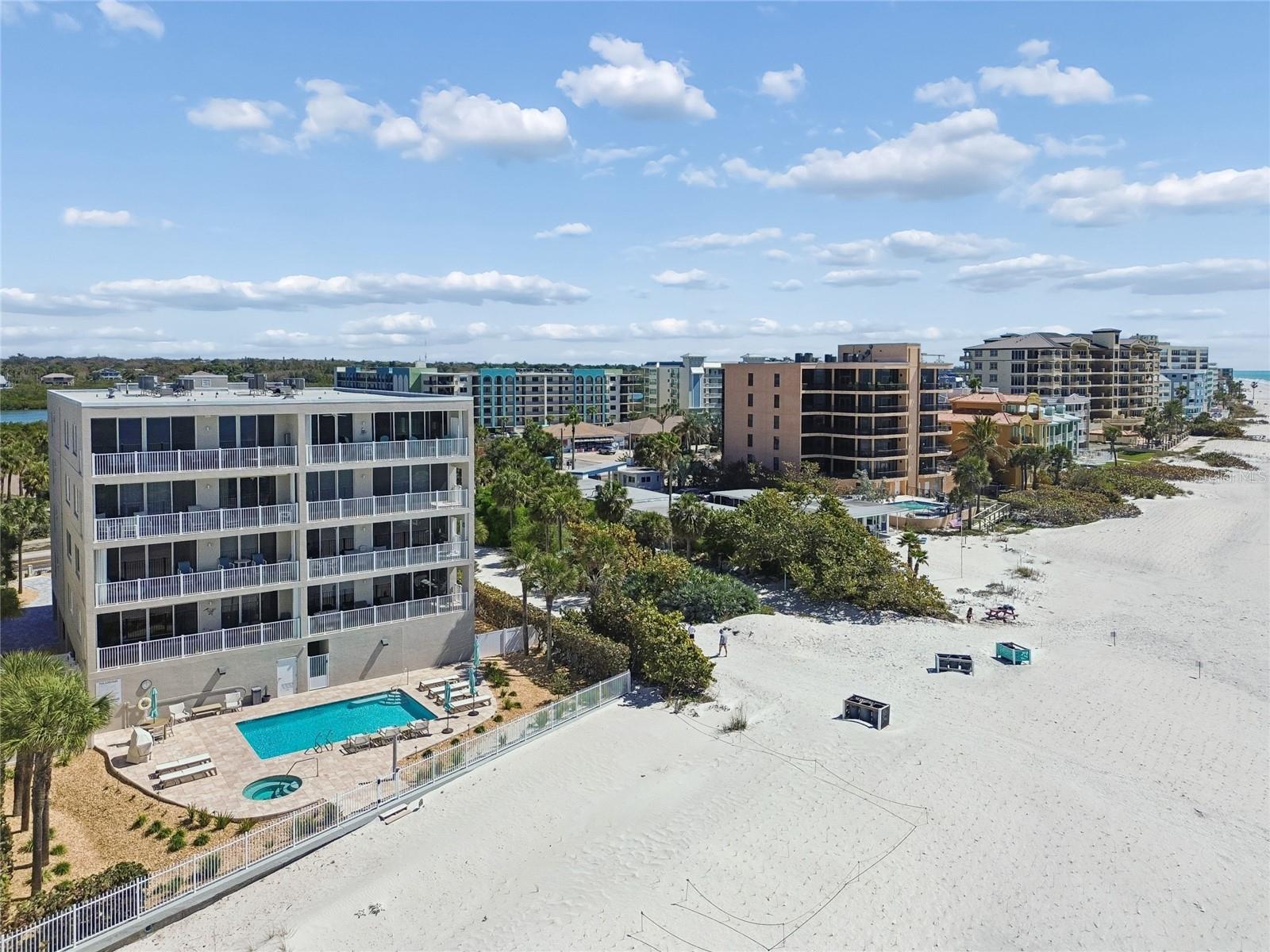 Listing photo id 32 for 19600 Gulf Boulevard 402