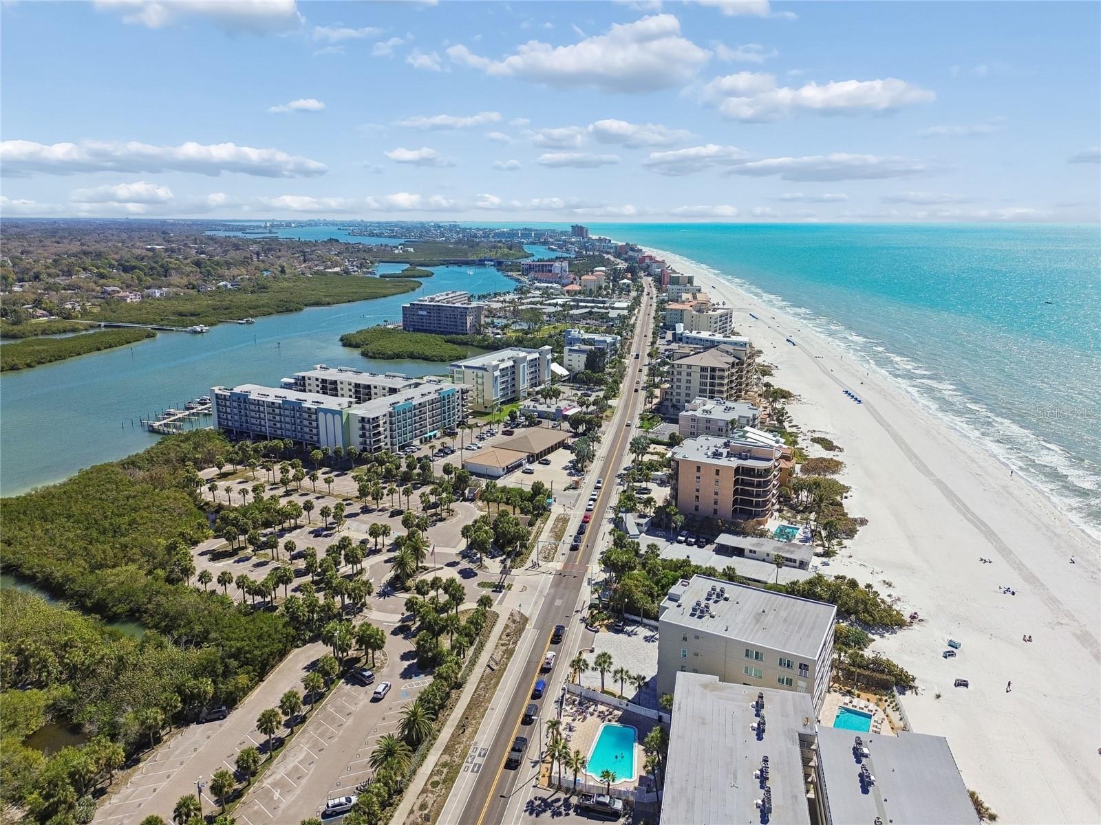 Listing photo id 33 for 19600 Gulf Boulevard 402