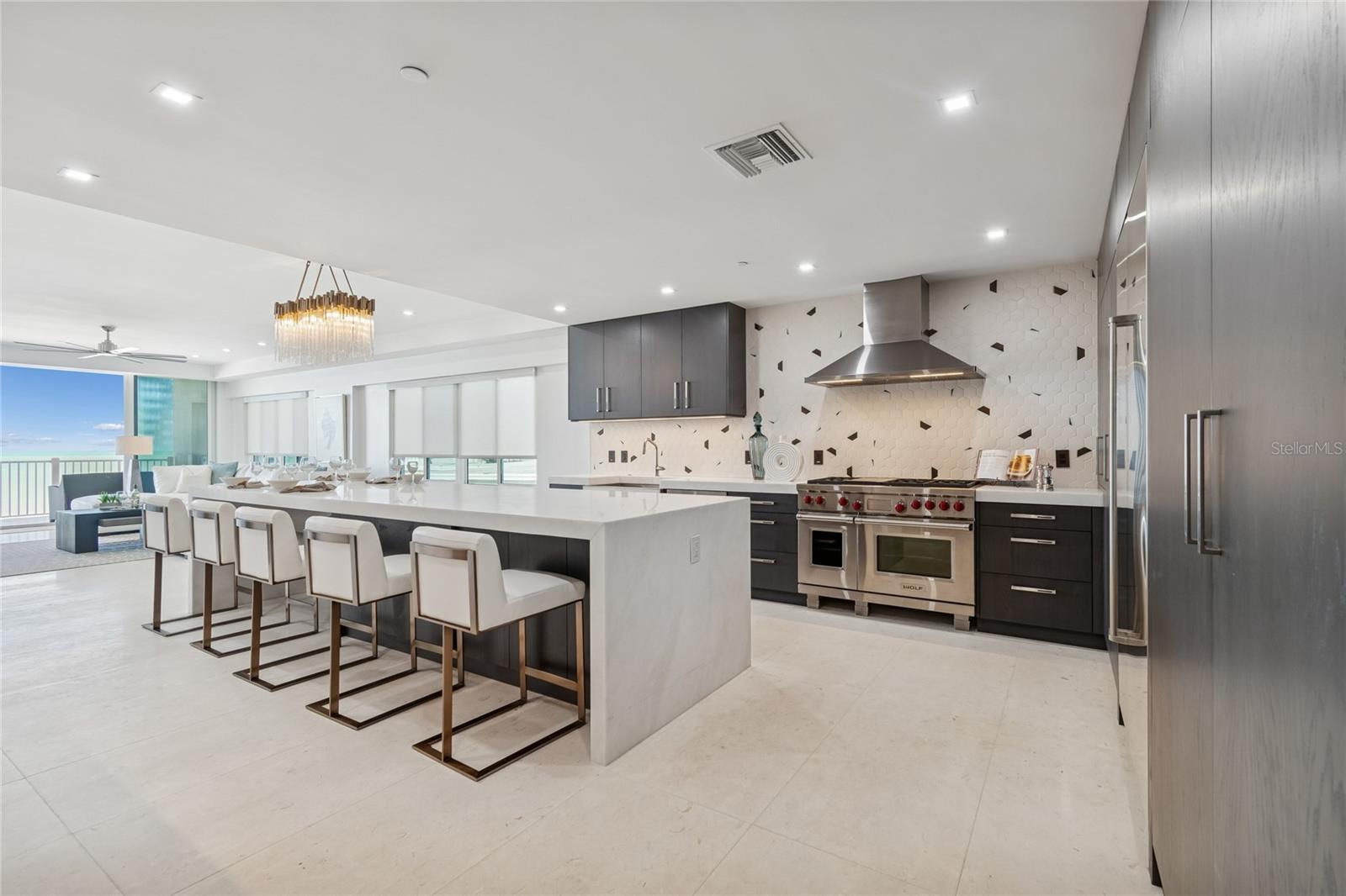 Listing photo id 3 for 19600 Gulf Boulevard 402