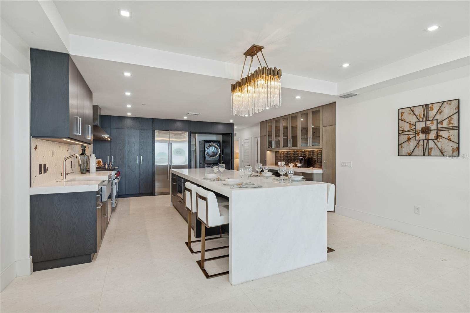 Listing photo id 4 for 19600 Gulf Boulevard 402