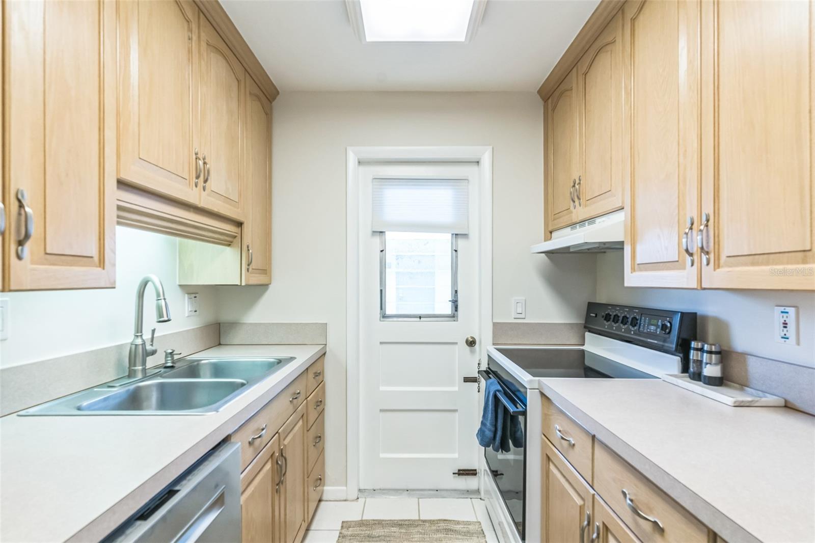 Image 11 of 18 For 320 Lakeview Street 110