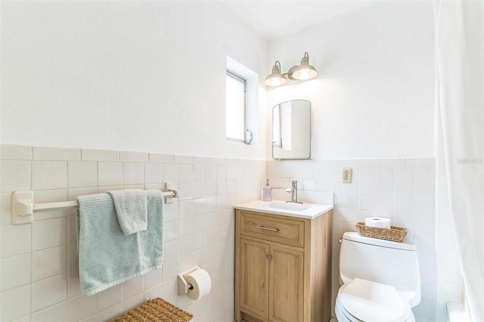 Image 14 of 18 For 320 Lakeview Street 110