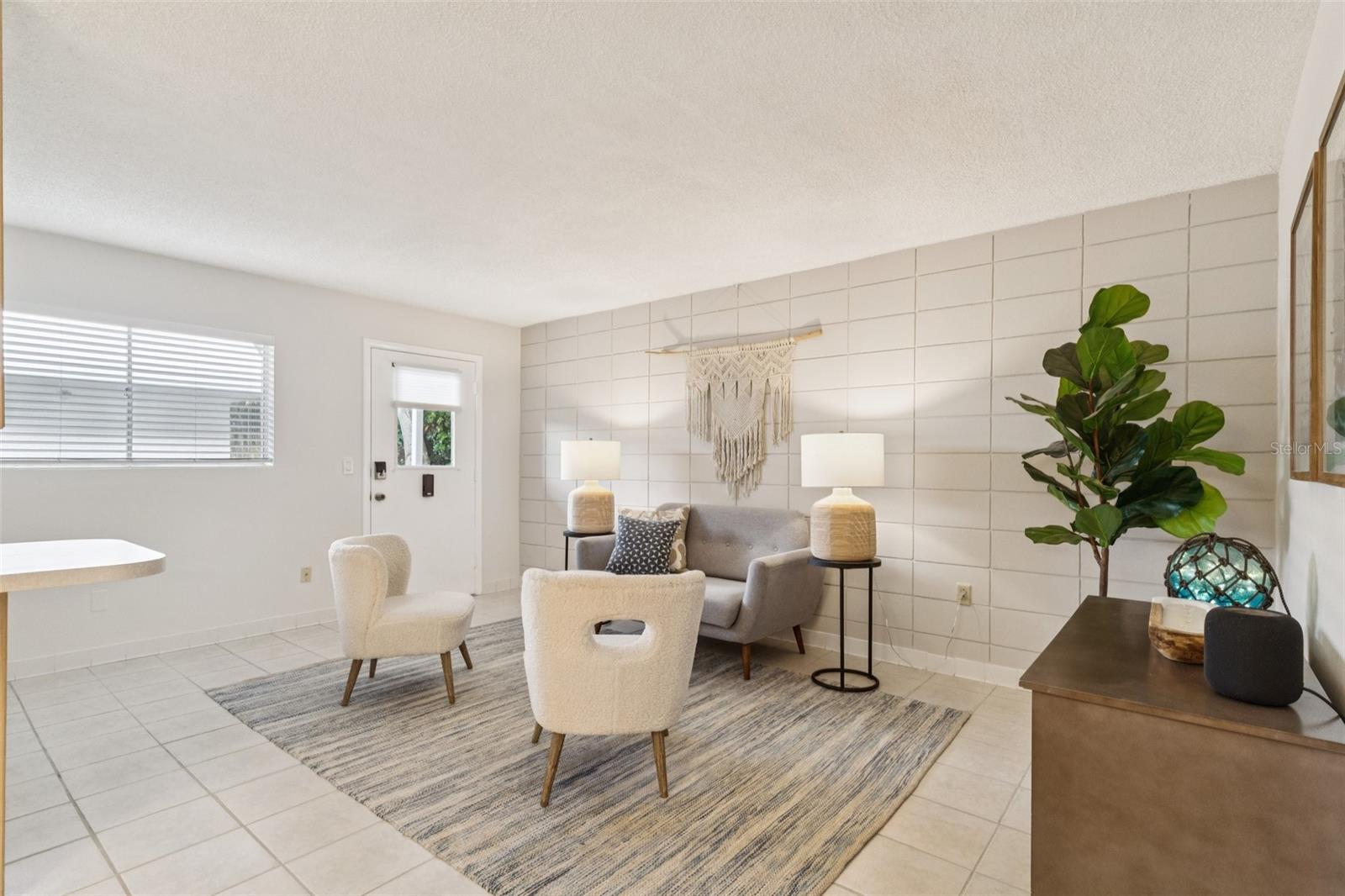 Image 5 of 18 For 320 Lakeview Street 110