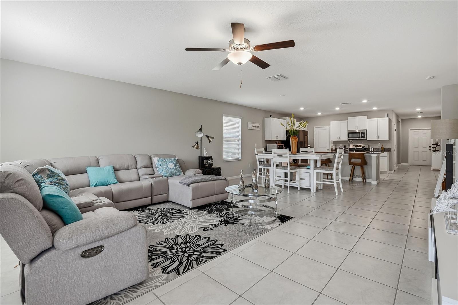 Image 16 of 46 For 5431 Amaryllis Garden Street