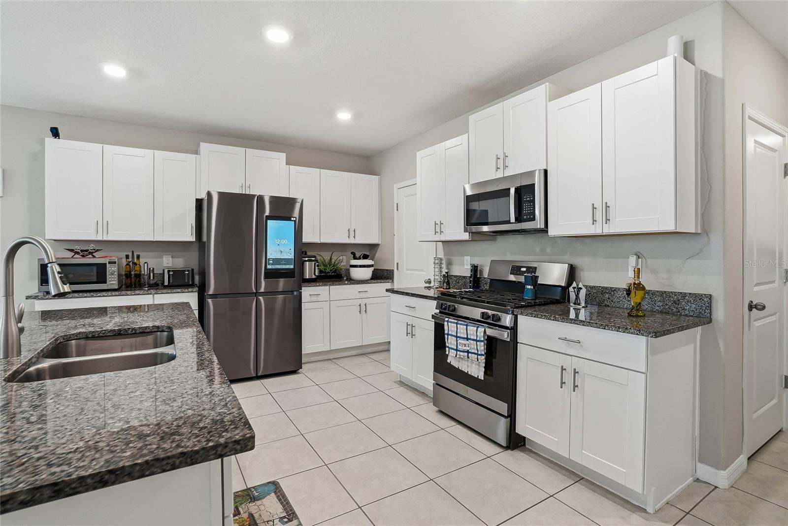 Image 8 of 46 For 5431 Amaryllis Garden Street