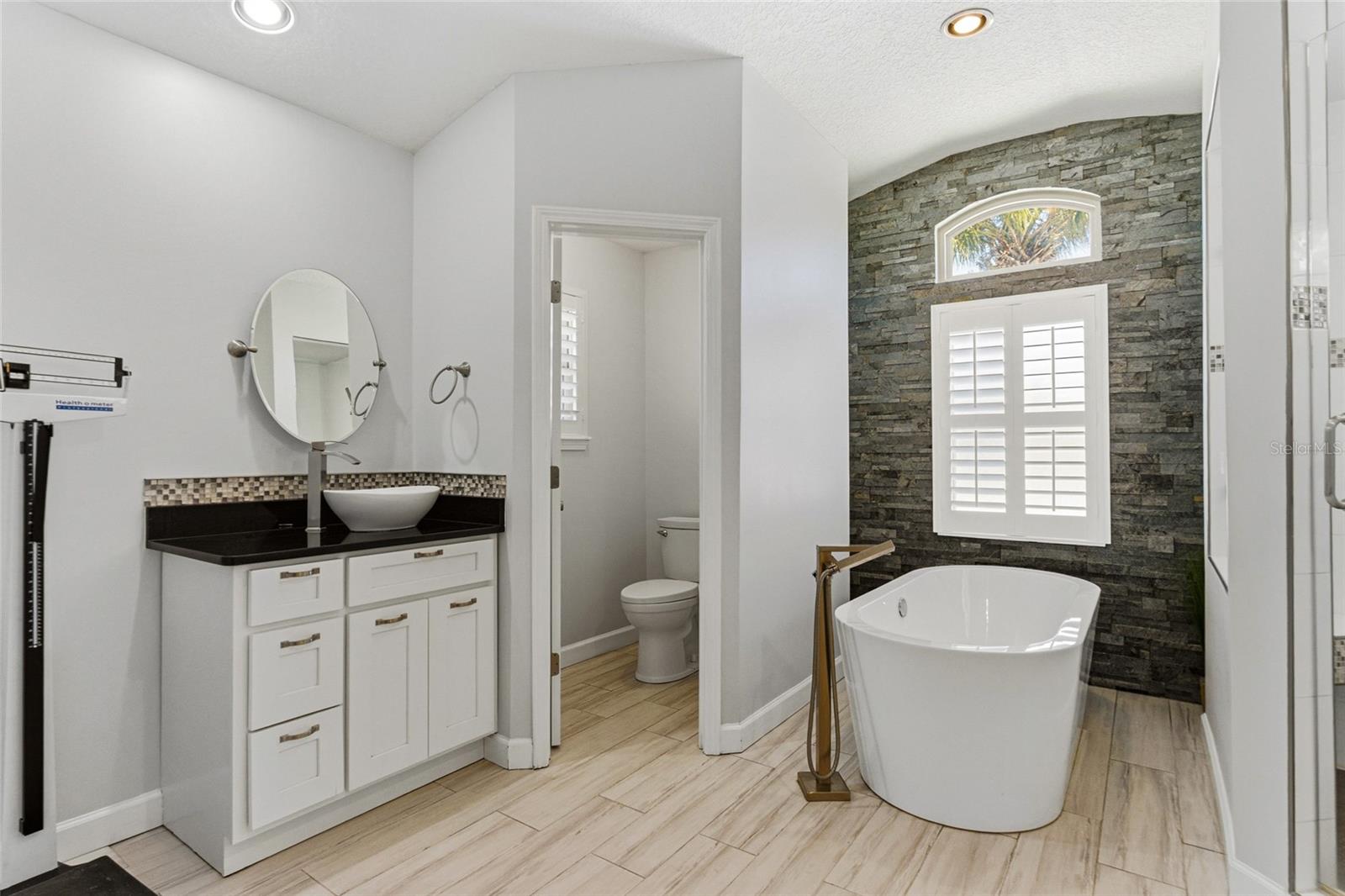 Image 34 of 53 For 574 Whitfield Road