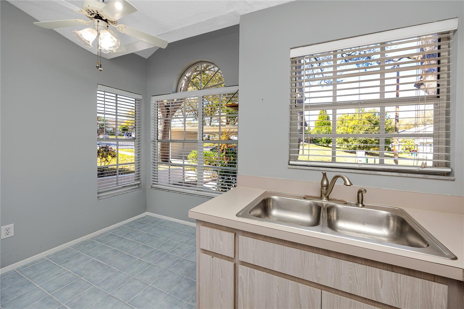 Image 12 of 31 For 2411 Bentley Drive 2411